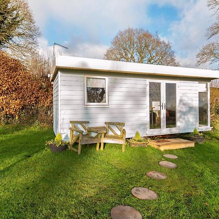 School Lodge Burwarton Bagian luar foto