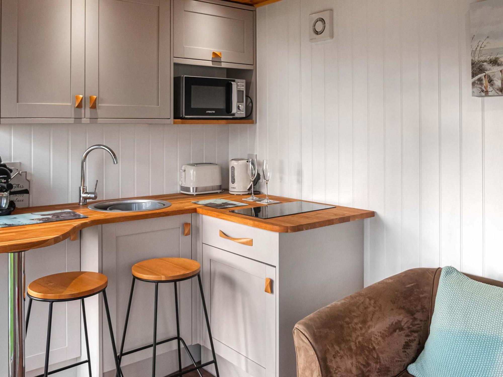 School Lodge Burwarton Bagian luar foto